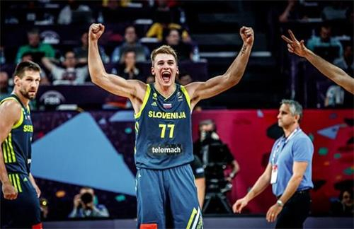 名宿：尼科-帕斯像托蒂，他是意甲最好的球员理应回皇马效力（名宿盛赞尼科-帕斯像托蒂：意甲最佳，应重返皇马）