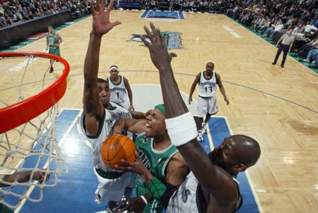 22-23赛季以来劳塔罗38次为国米打破僵局，队内断档第一（22／23赛季至今，劳塔罗为国米38次先拔头筹，队内遥遥领先）