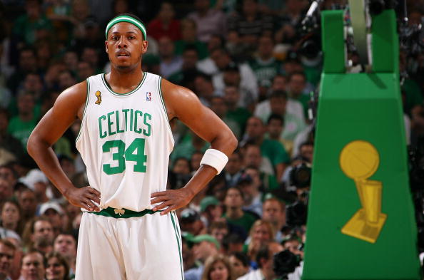 在辉煌与遗憾之间：科斯蒂亚的告别与自白（荣光与缺憾的交界处：科斯蒂亚的告别自述）