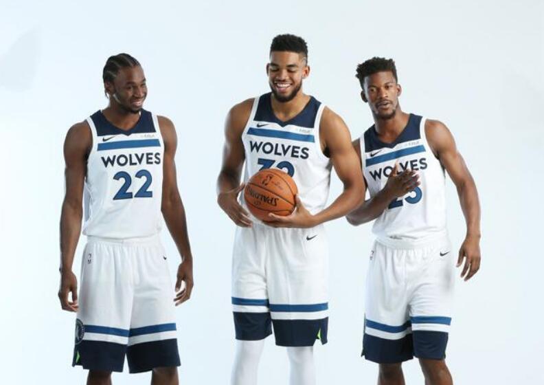 官方：沃尔夫斯堡体育总监申齐洛茨离任（沃尔夫斯堡官宣：体育总监申齐洛茨卸任）