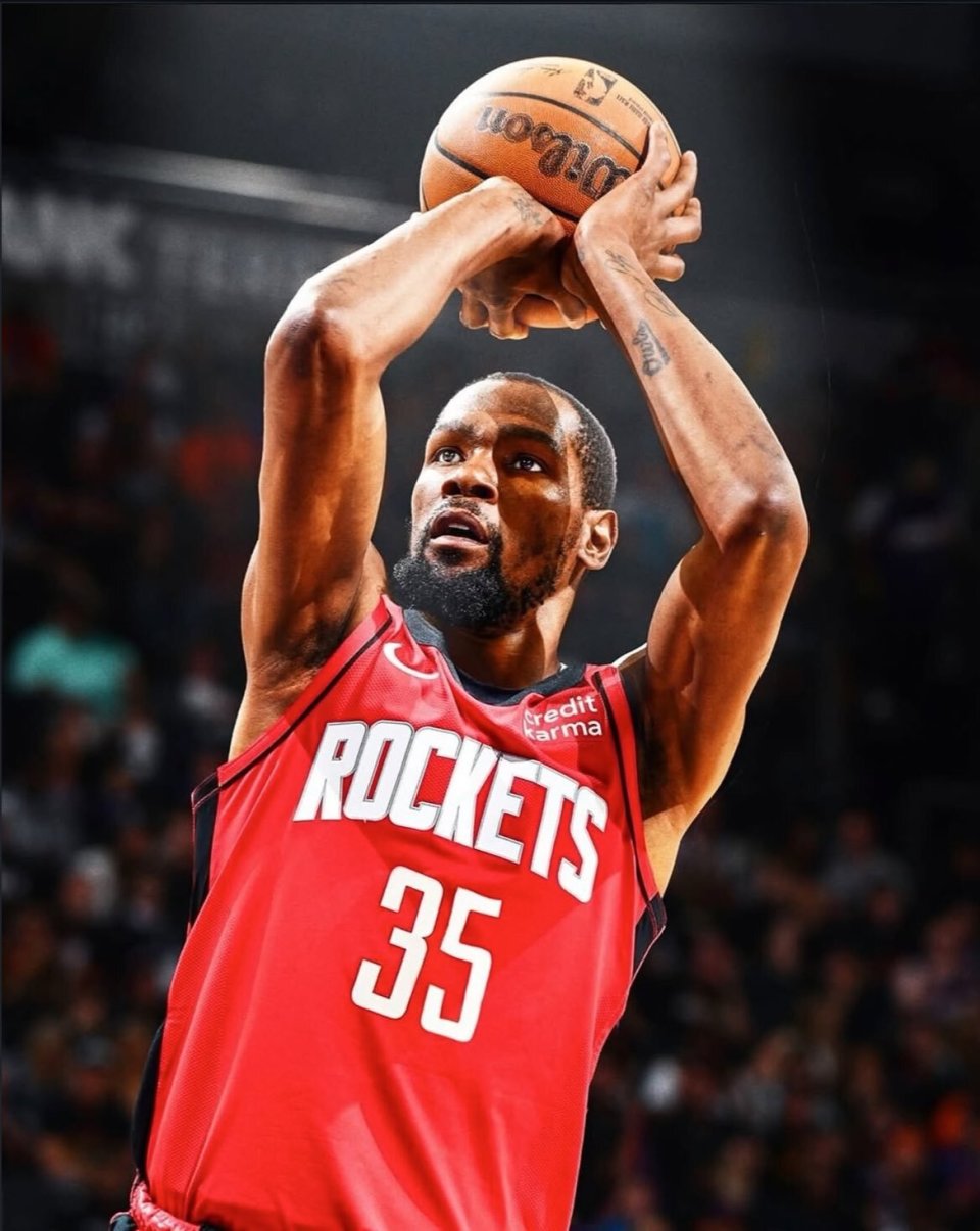 欧冠赛场精彩瞬间：巴萨2-1战胜拜仁,（欧冠之夜高光集锦：巴萨2-1力克拜仁）