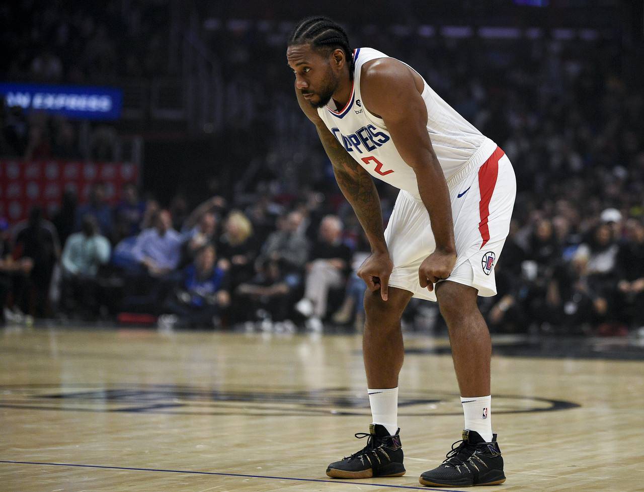 英超劲旅完胜：终结5场不胜，积分追平曼联，距离欧冠区3分（英超劲旅强势反弹：完胜止住五轮不胜，积分追平曼联，距欧冠区仅3分）