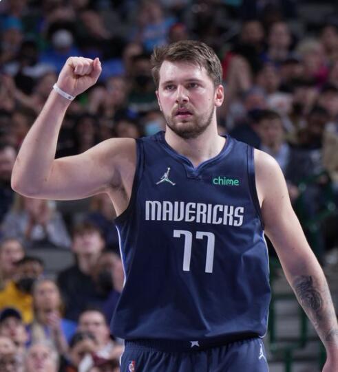 潘德夫：范戴克那次手球应该是点球，裁判决定了比赛的结果（潘德夫直言：范戴克手球该判点，裁判改变了比赛走向）