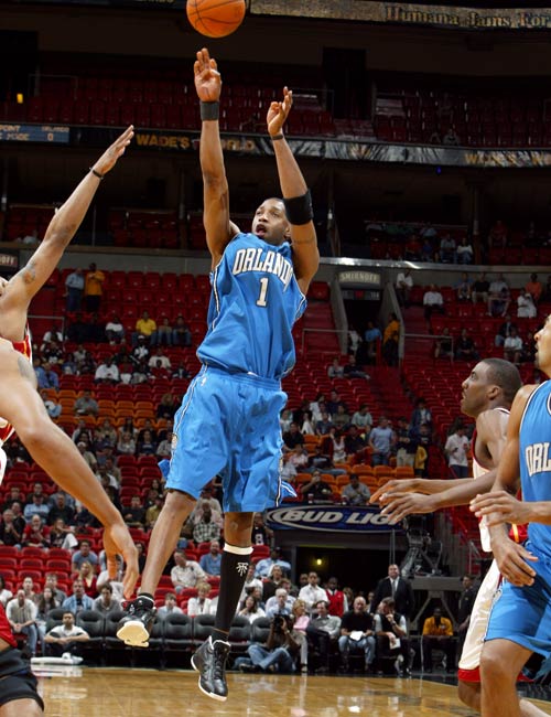 CBA：北京首钢主场再取胜利 防守表现亮眼（CBA：北京首钢再守主场告捷 防守端表现出色）