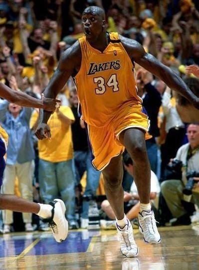 NBA常规赛战报：湖人客场险胜太阳,（NBA常规赛快讯：湖人客战太阳惊险告捷）