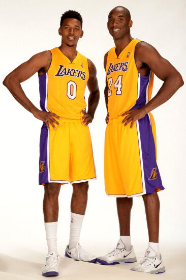 国足训练营进入封闭模式，外界信息有限（国足训练营实行封闭管理，外界消息受限）