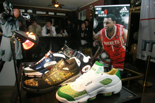 世体：莱万多夫斯基点亮纽约帝国大厦，以庆祝波兰独立日（世体：莱万多夫斯基为波兰独立日点亮纽约帝国大厦）