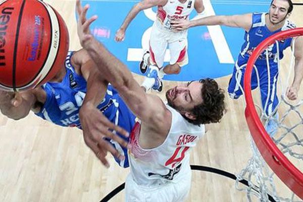 每体：巴萨圣诞节前赛程密集，弗里克已开始大幅轮换球员（每体：圣诞前巴萨赛程紧凑，弗里克已开启大幅轮换）