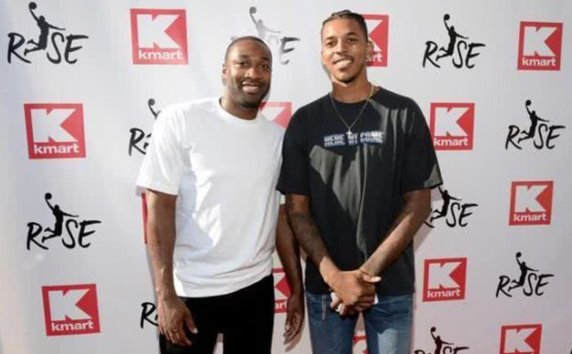 TA：应布拉格斯拉维亚方面要求，热刺主场的LGBTQ+旗帜被移走（TA：热刺主场应布拉格斯拉维亚请求撤下LGBTQ+旗帜）