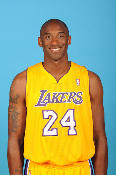 名记：字母最近向队友强调专注篮球的重要性，别被外界声音干扰（名记：字母哥近日提醒队友把心思放在篮球上，勿被外界杂音分心）