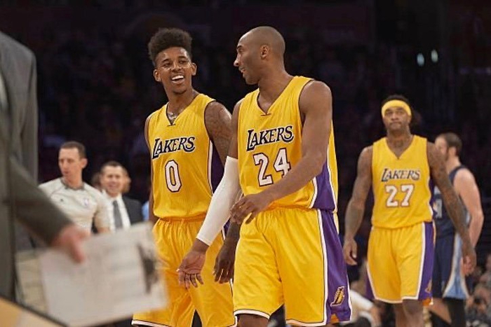 博主：萨拉赫将观看卡拉格解说曼联，俱乐部警告他的社媒动作（博主称萨拉赫将收看卡拉格解说曼联比赛，俱乐部已就其社媒行为发出警告）